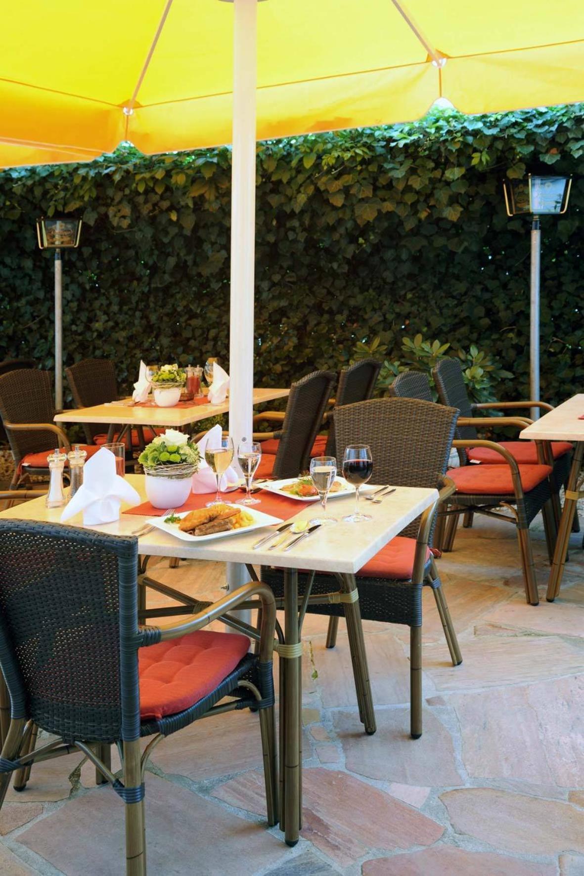 Hotel & Restaurant Hugenottengarten Friedrichsdorf Bagian luar foto